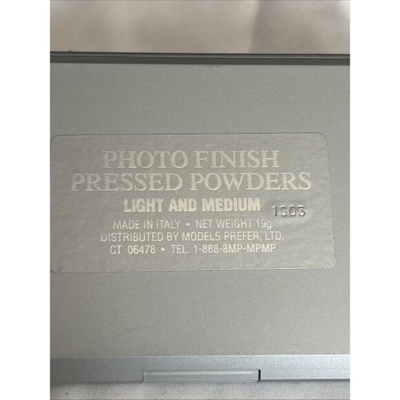 Models prefer Photo Finish Pressed powders light & medium 2 shades powder up - Picture 10 of 11